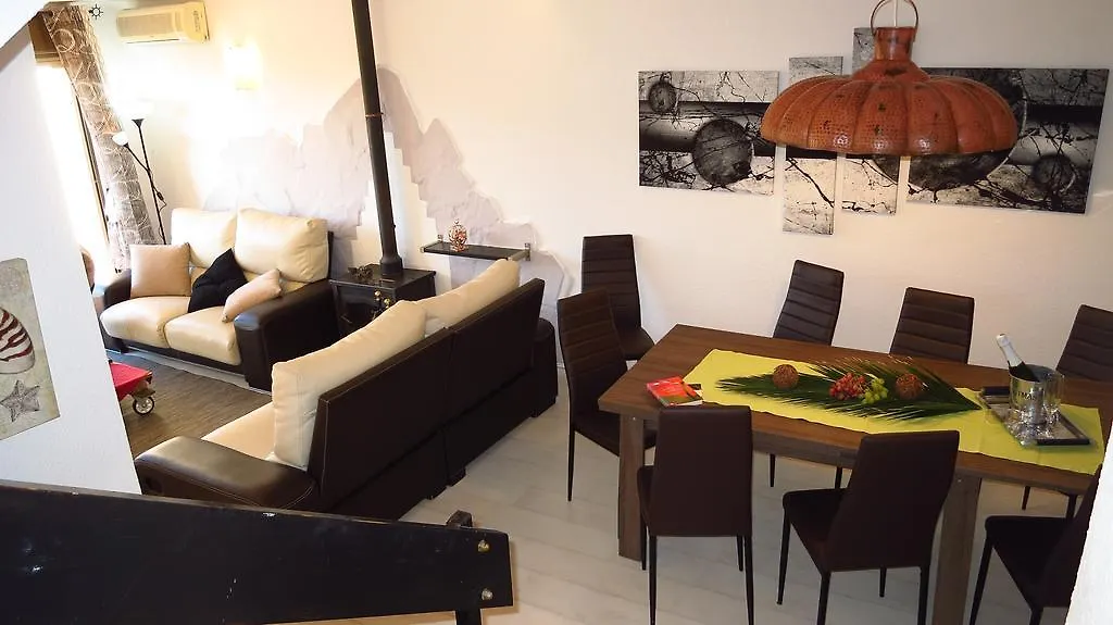 شقة Claire Seaview & Beach-Apartment مونغات